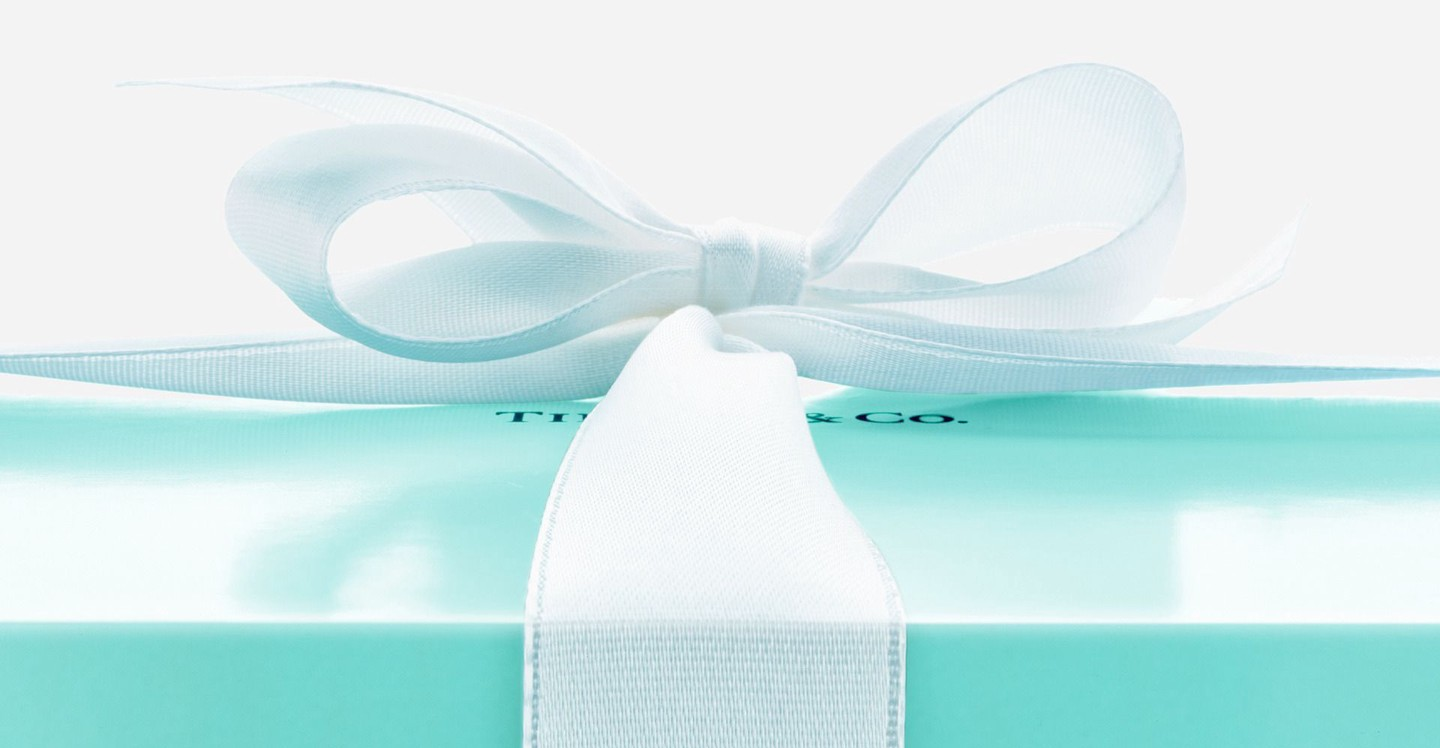 Tiffany & Co. Pre-owned Engagement Ring Box with ribbon