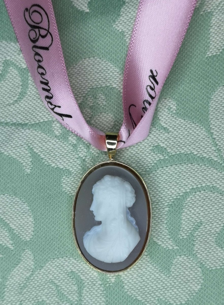 Antique Victorian Hardstone Cameo Pendant 18k Gold - Bloomsbury Manor Ltd