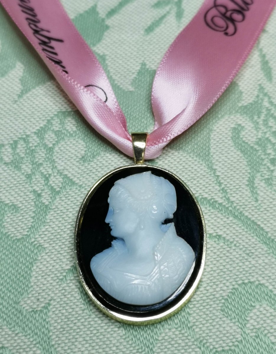 Antique Victorian Reimagined Sardonyx Cameo Pendant 18k Gold - Bloomsbury Manor Ltd