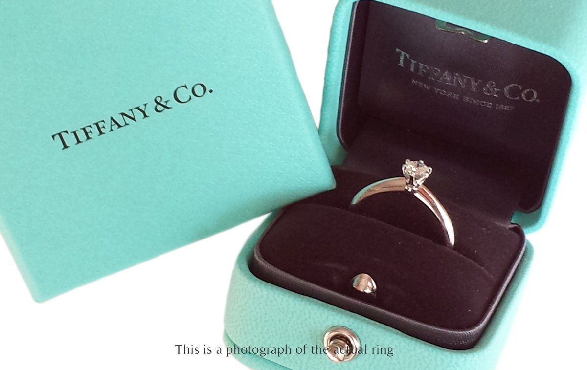 Tiffany & Co 0.31ct H/VS1 Round Brilliant Diamond Engagement Ring - Bloomsbury Manor Ltd