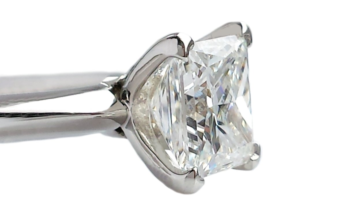 Tiffany & Co. 1.39ct E/VVS2 Princess Cut Diamond Engagement Ring diamond close-up - Bloomsbury Manor Ltd