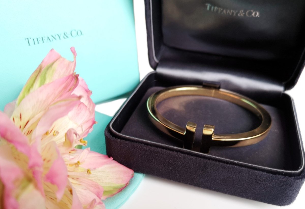 Tiffany & Co. Gold Square Hinged T Bracelet - Bloomsbury Manor Ltd