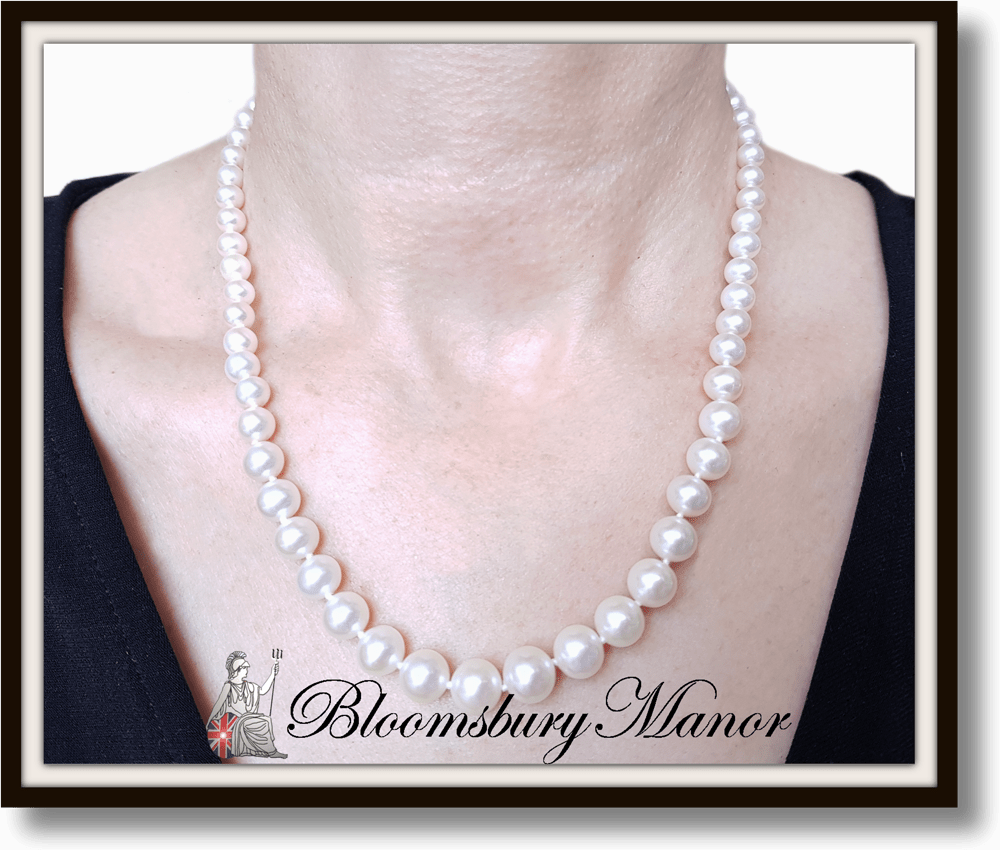 Vintage 18 inch Graduated Akoya Pearl Necklace - Bloomsbury Manor Ltd