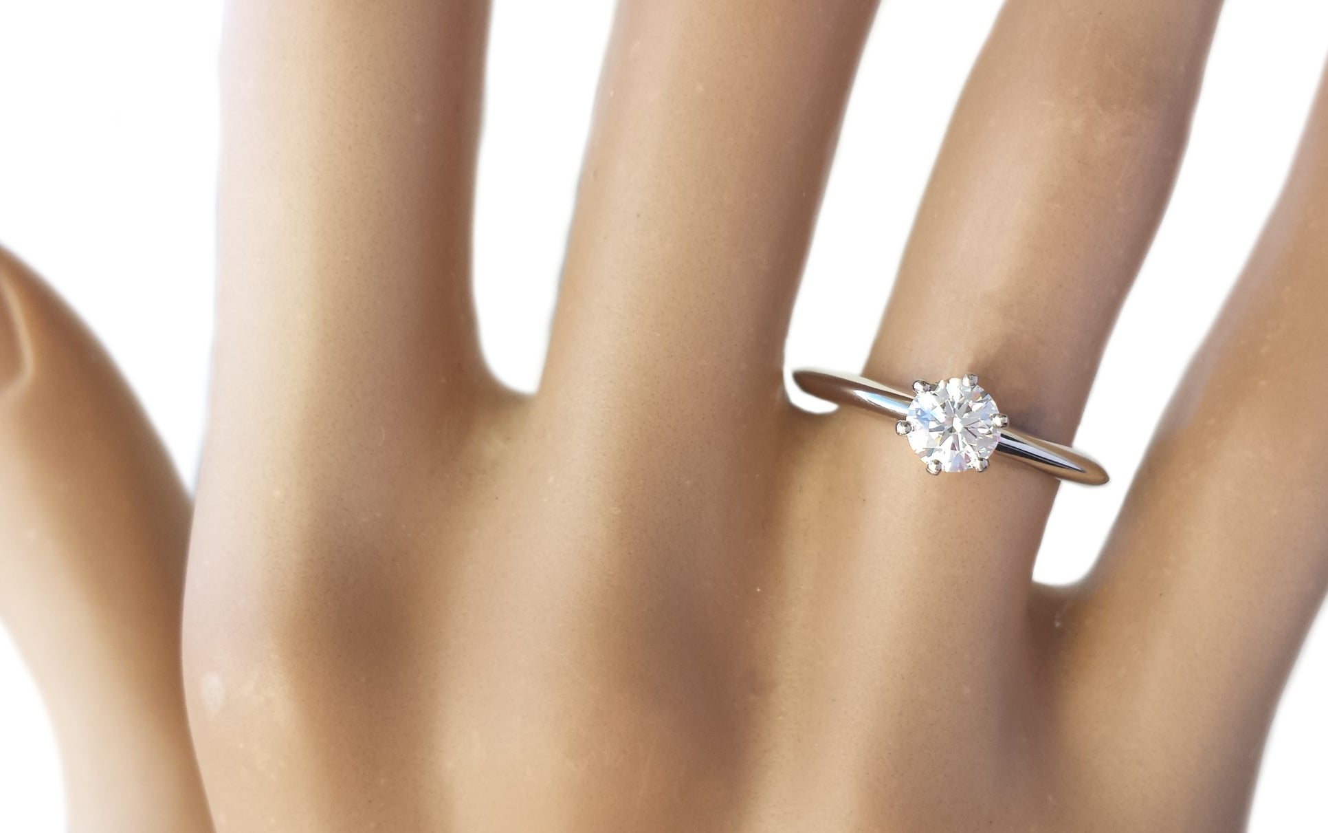 Tiffany & Co. 0.46ct H/VS1 Round Brilliant Diamond Engagement Ring