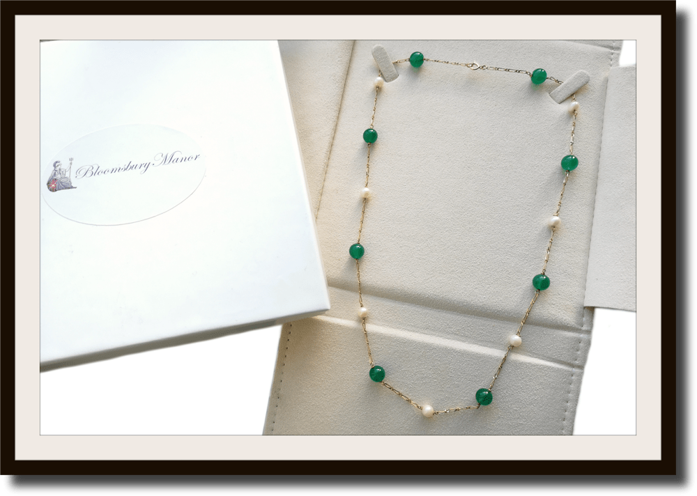 French Vintage Cultured Pearl & Green Agate 18k Gold Necklace - Bloomsbury Manor Ltd