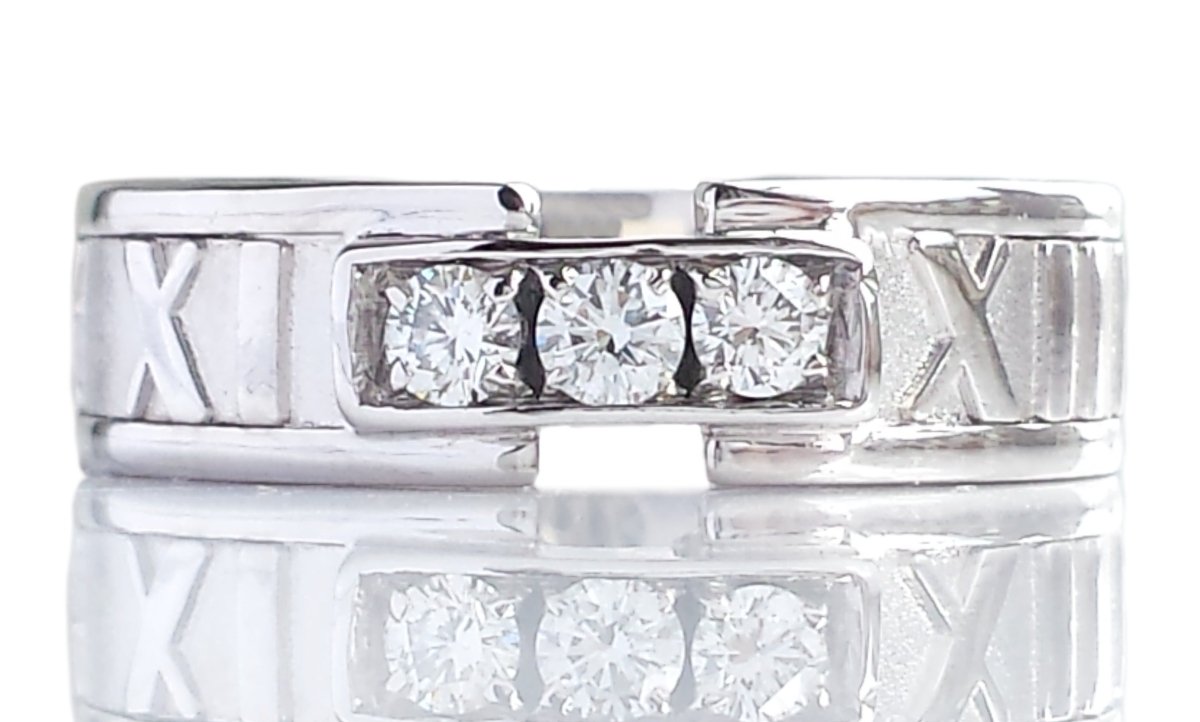 Tiffany & Co 1990s 3 Diamond .15ct Atlas Ring 750 (gold) SZ L - Bloomsbury Manor Ltd