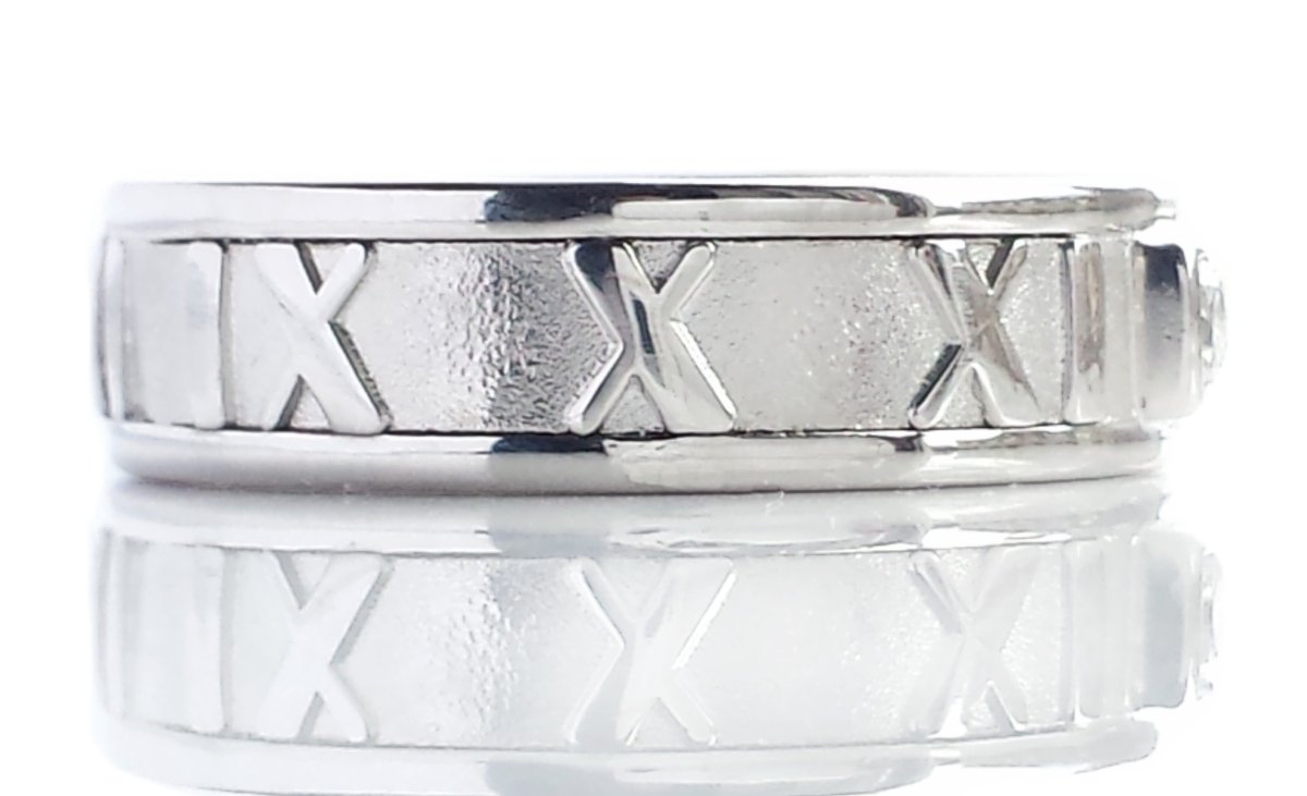 Tiffany & Co 1990s 3 Diamond .15ct Atlas Ring 750 (gold) SZ L - Bloomsbury Manor Ltd