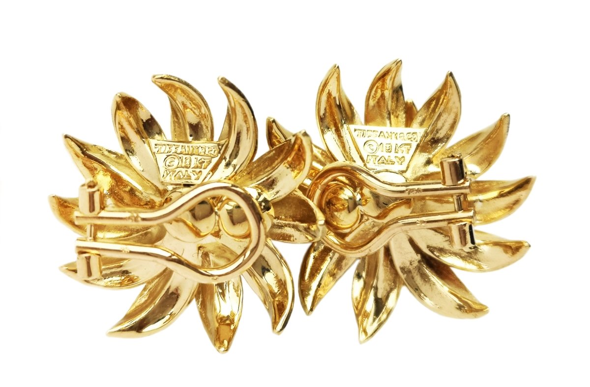 Vintage Tiffany & Co. 1960s Flower Earrings in 18K Gold - Bloomsbury Manor Ltd