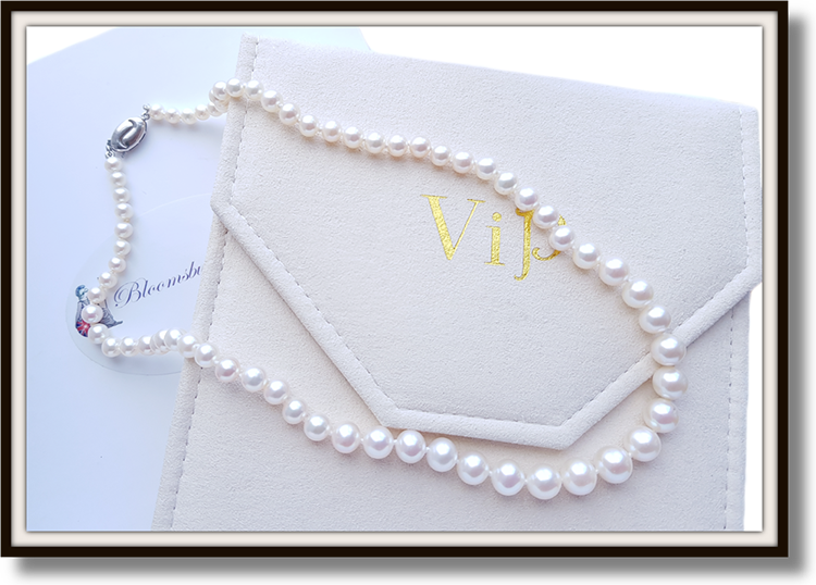 Vintage 18 inch Graduated Akoya Pearl Necklace