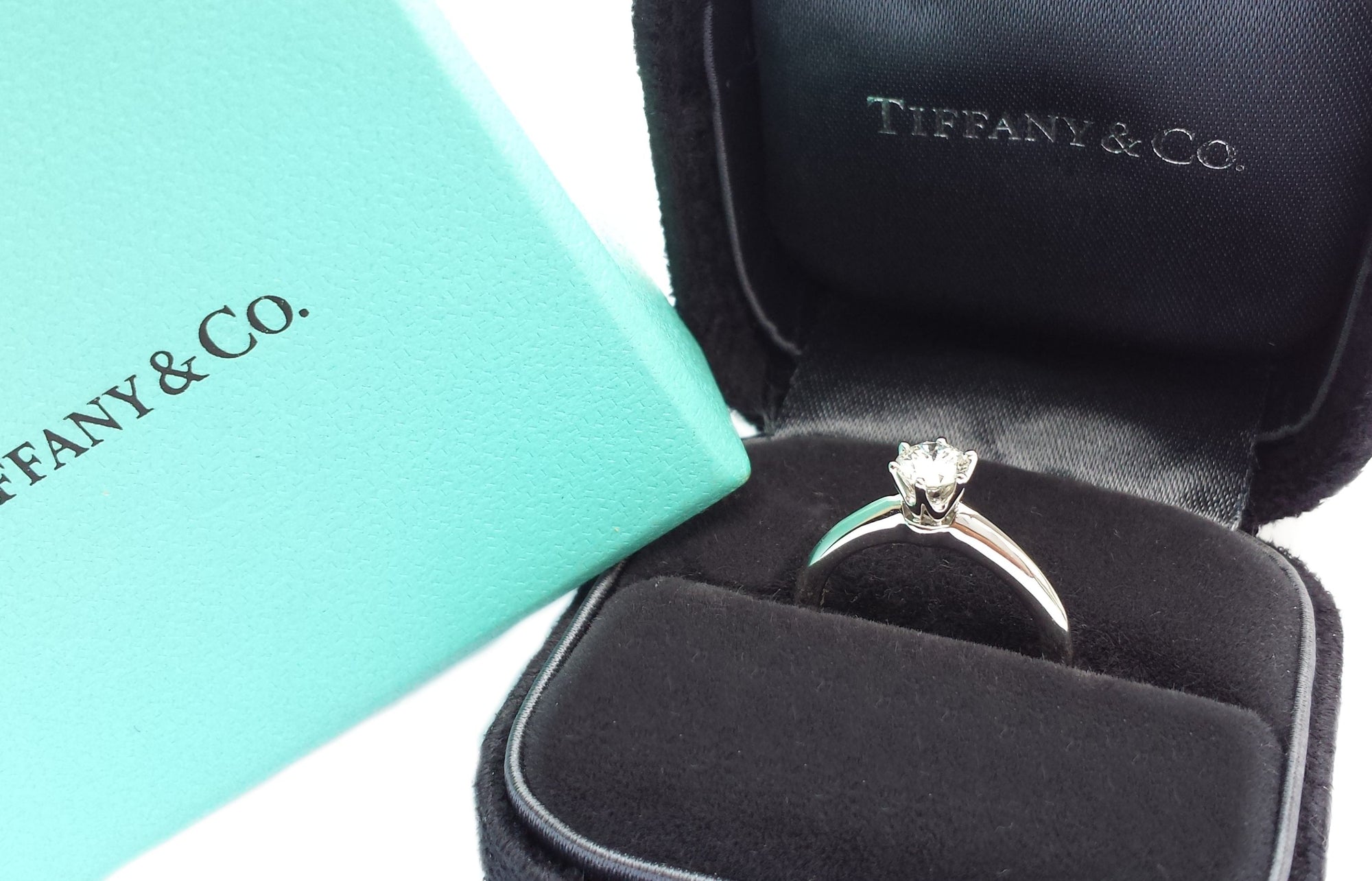 Tiffany & Co 0.34ct G/VS1 Round Brilliant Diamond Engagement Ring