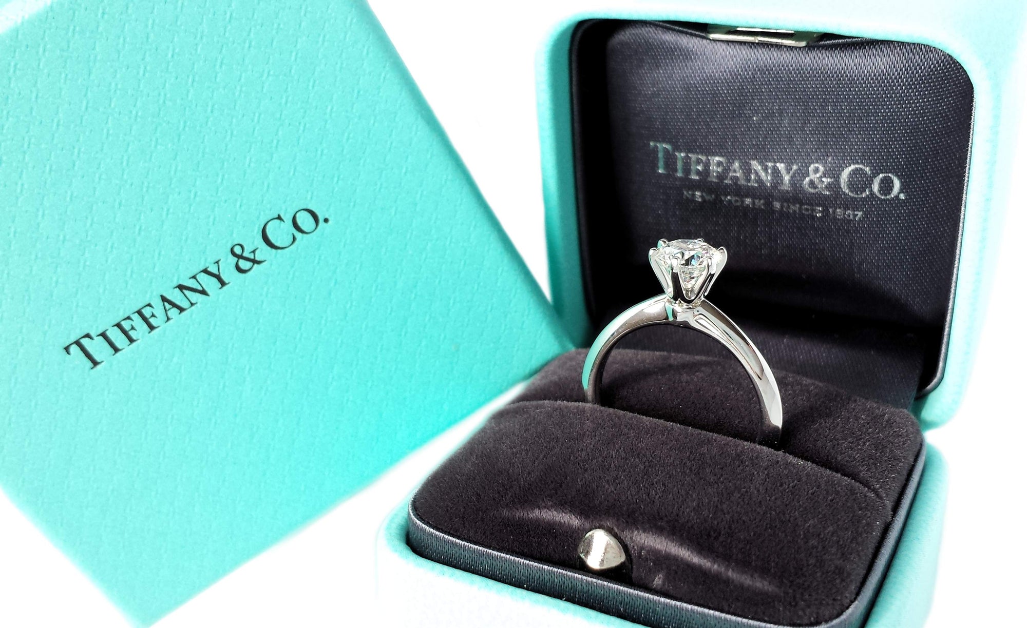 Tiffany & Co. 0.92ct H/VS1 Triple XXX Round Brilliant Diamond Engagement Ring