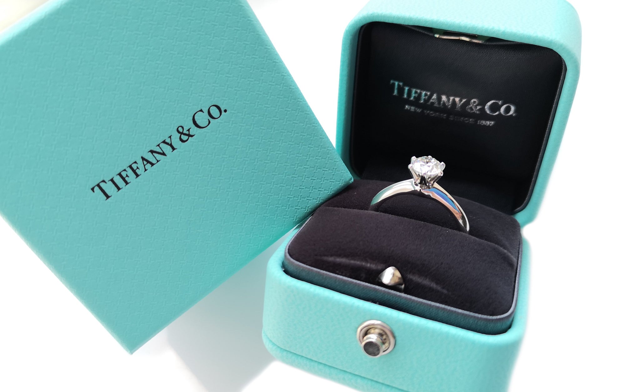 Tiffany & Co. 0.83ct G/VVS1 Round Brilliant Diamond Engagement Ring