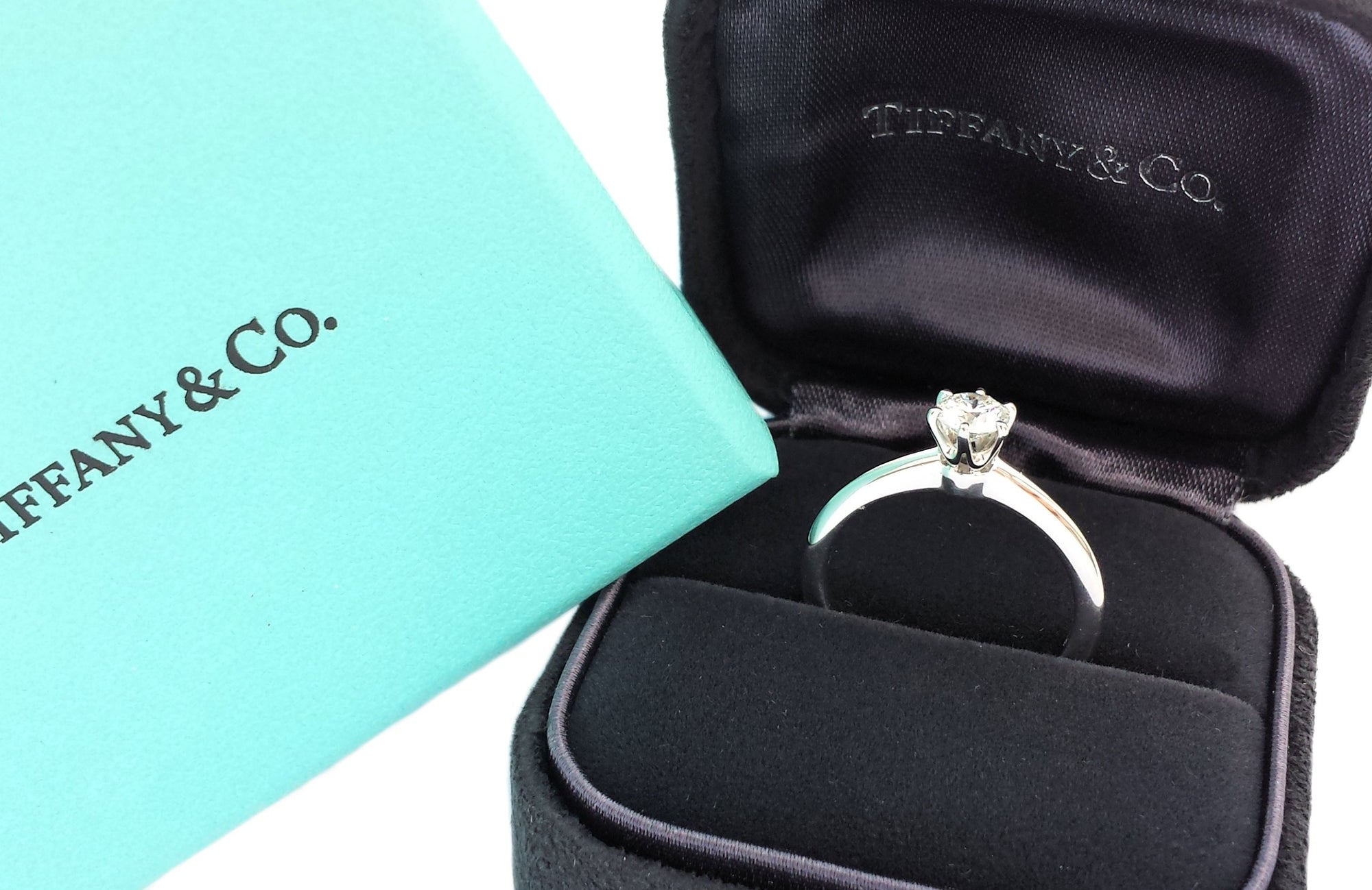 Tiffany & Co. 0.41ct H/VS1 Round Brilliant Cut Diamond Engagement Ring