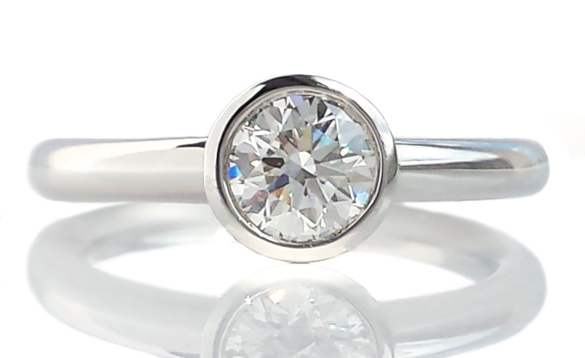 Tiffany & Co. 0.59ct H/VVS2 Bezet Set Round Brilliant Diamond Engagement Ring