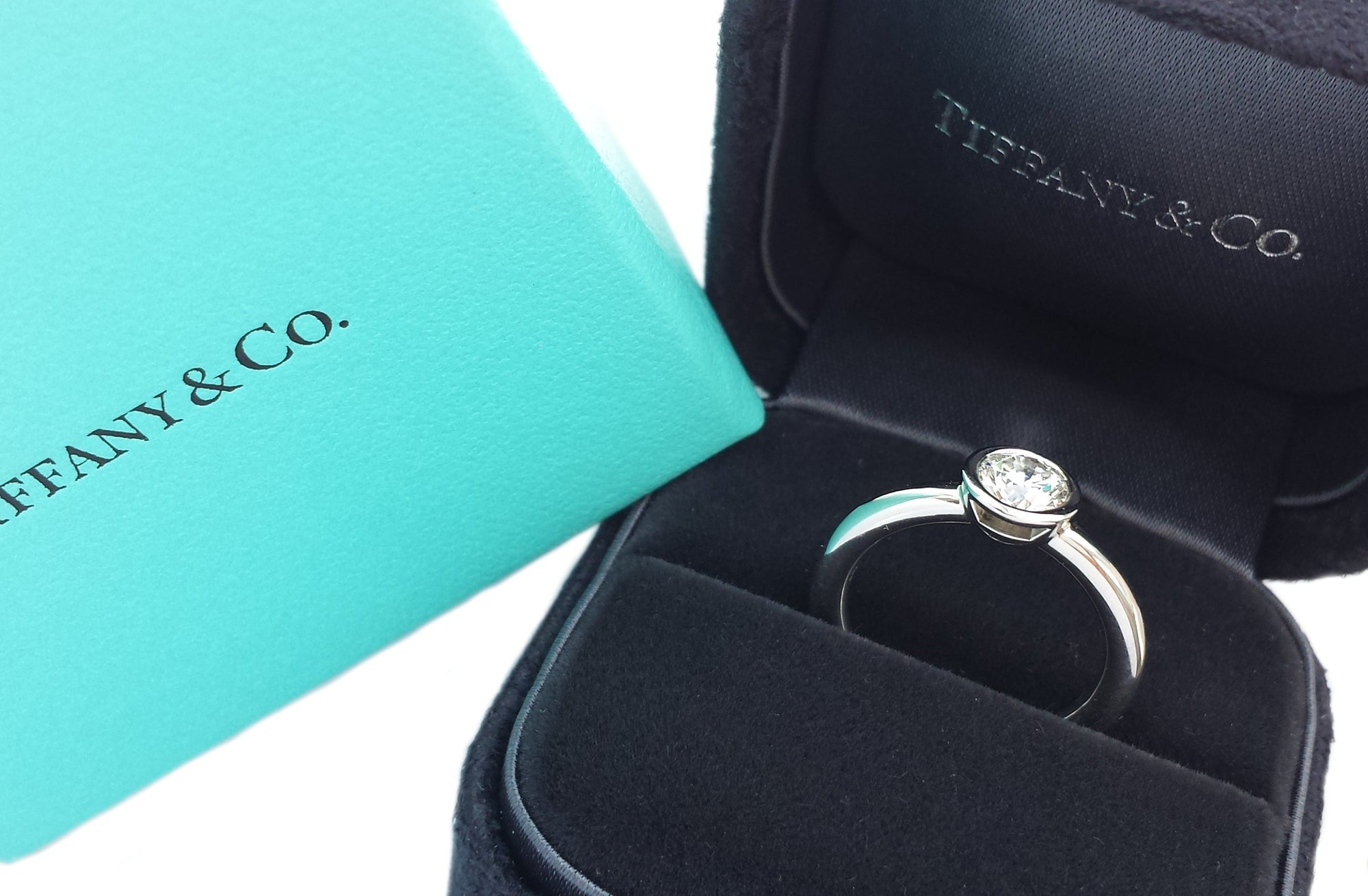 Tiffany & Co. 0.59ct H/VVS2 Bezet Set Round Brilliant Diamond Engagement Ring