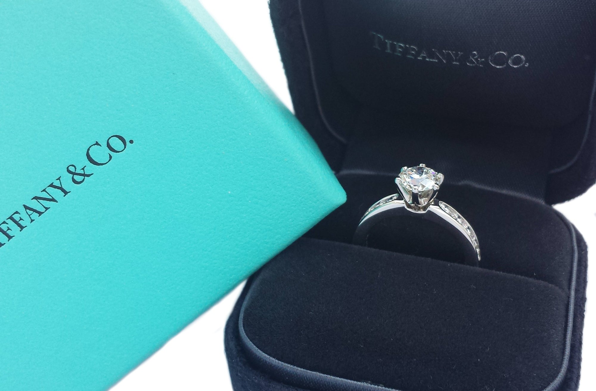 Tiffany & Co. 1.18tcw H/VS1 Round Brilliant Diamond Engagement Ring with Side Stones