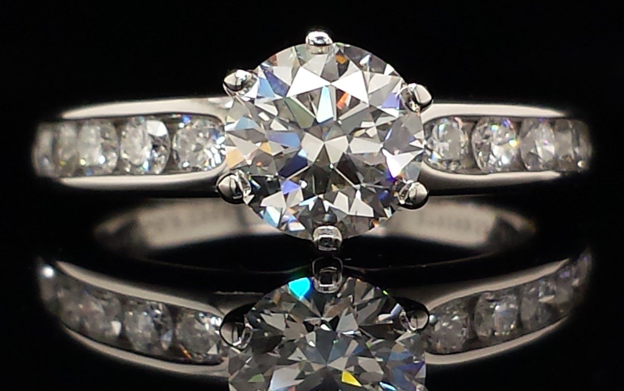 Tiffany & Co. 1.18tcw H/VS1 Round Brilliant Diamond Engagement Ring with Side Stones