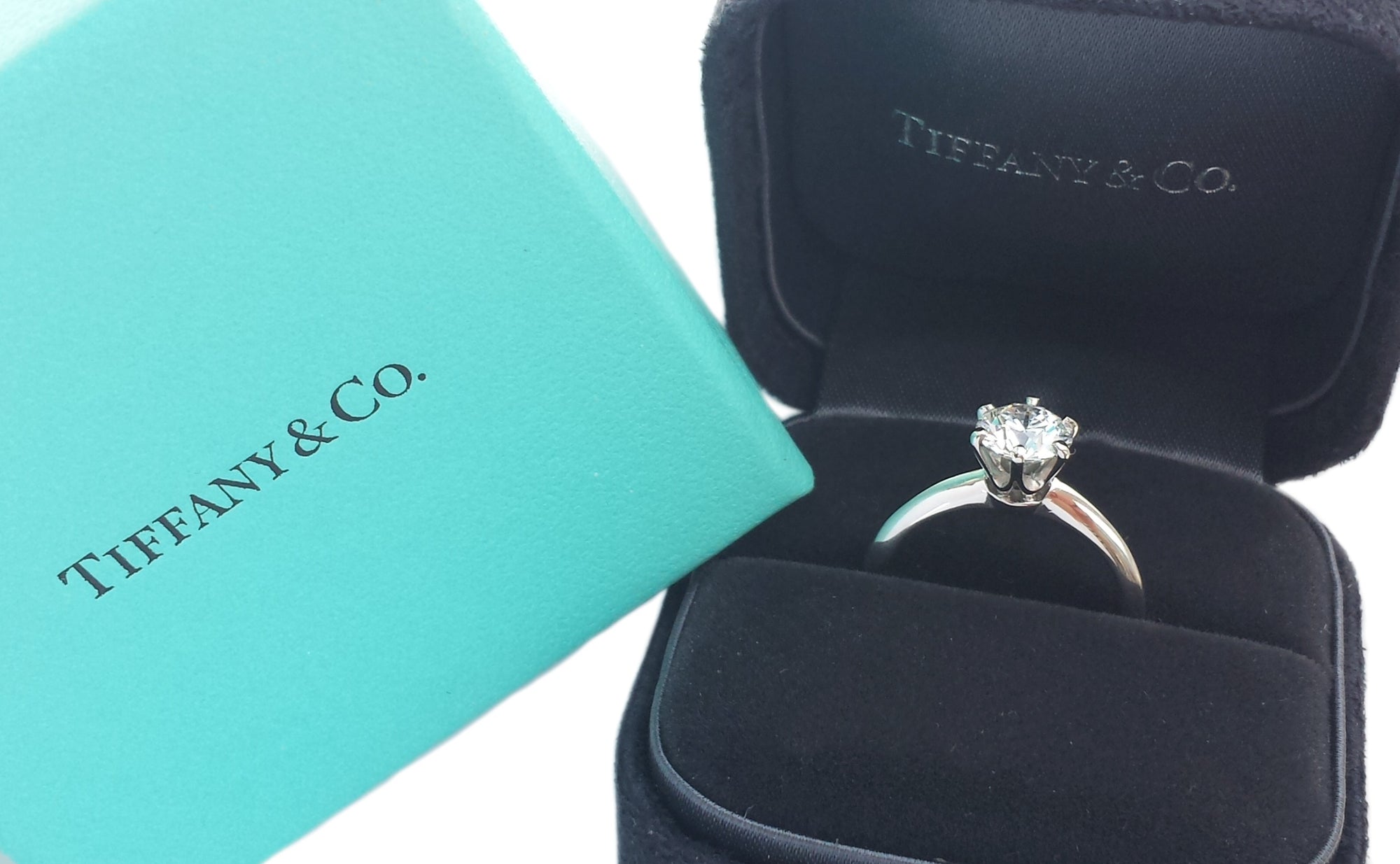 Tiffany & Co. 1.03ct E/VS2 Round Brilliant Cut Diamond Engagement Ring