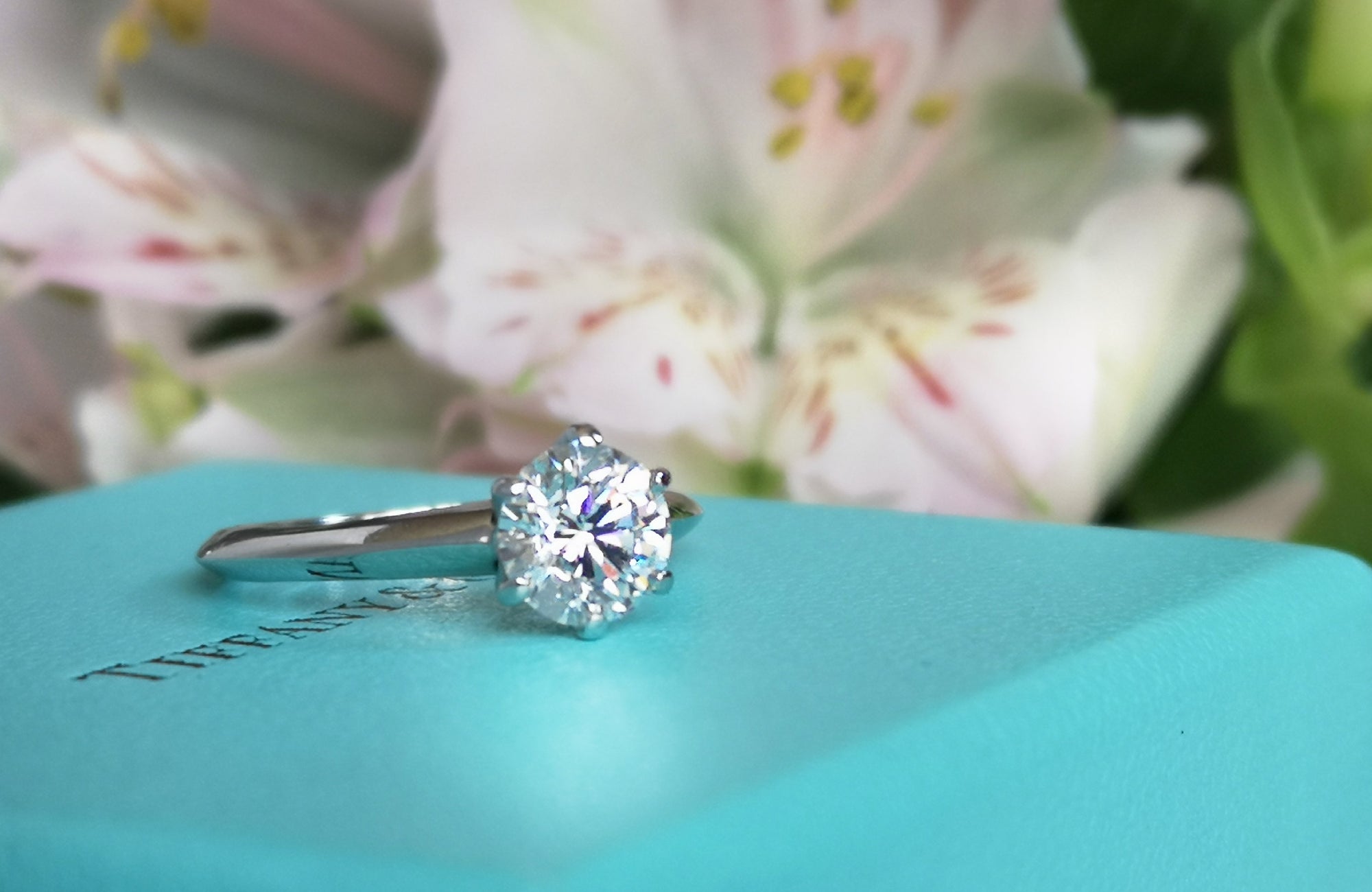 Tiffany & Co. 1.03ct E/VS2 Round Brilliant Cut Diamond Engagement Ring