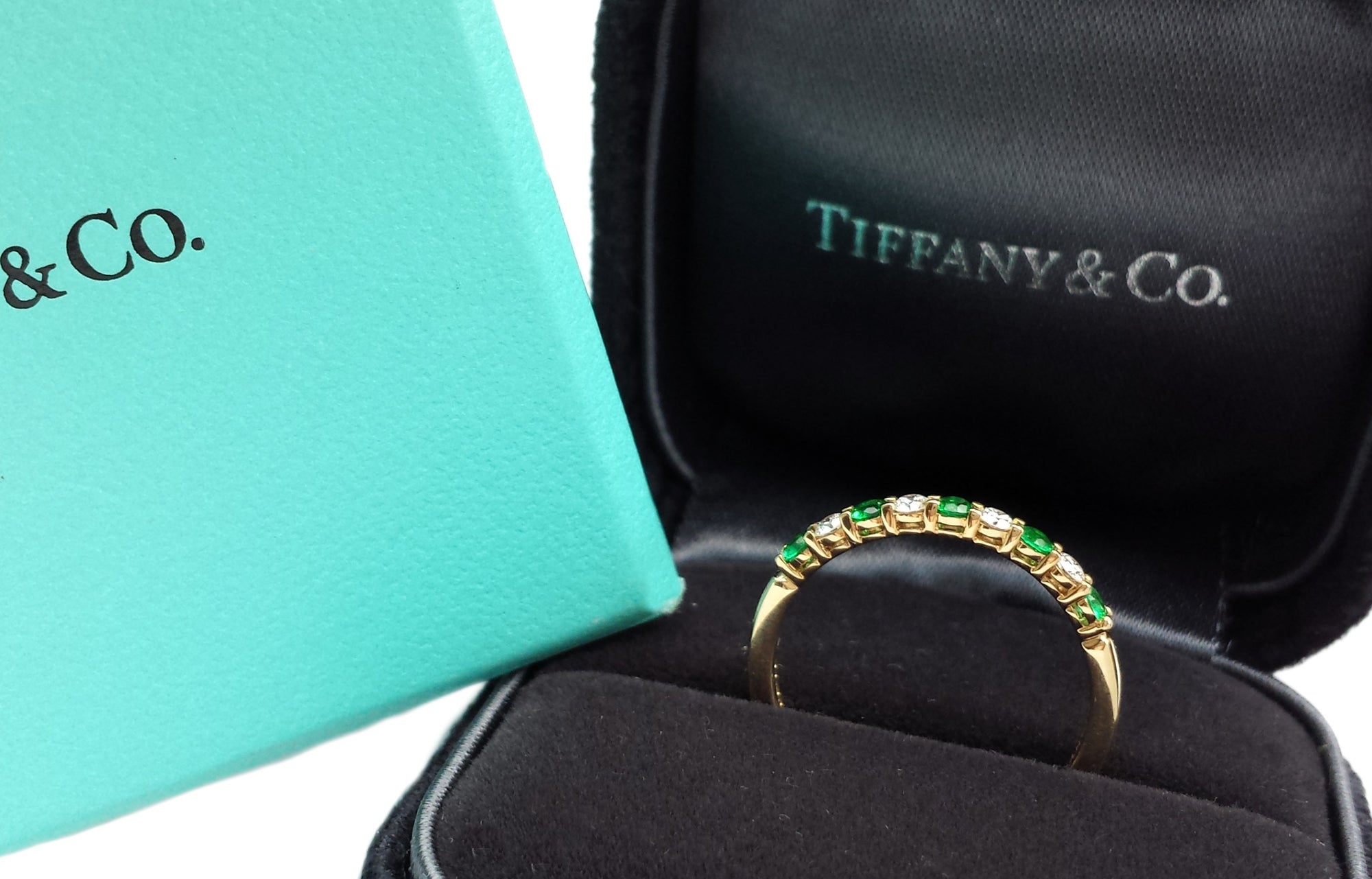 Tiffany & Co. Diamond & Emerald Forever Wedding Band Ring in 18k Gold