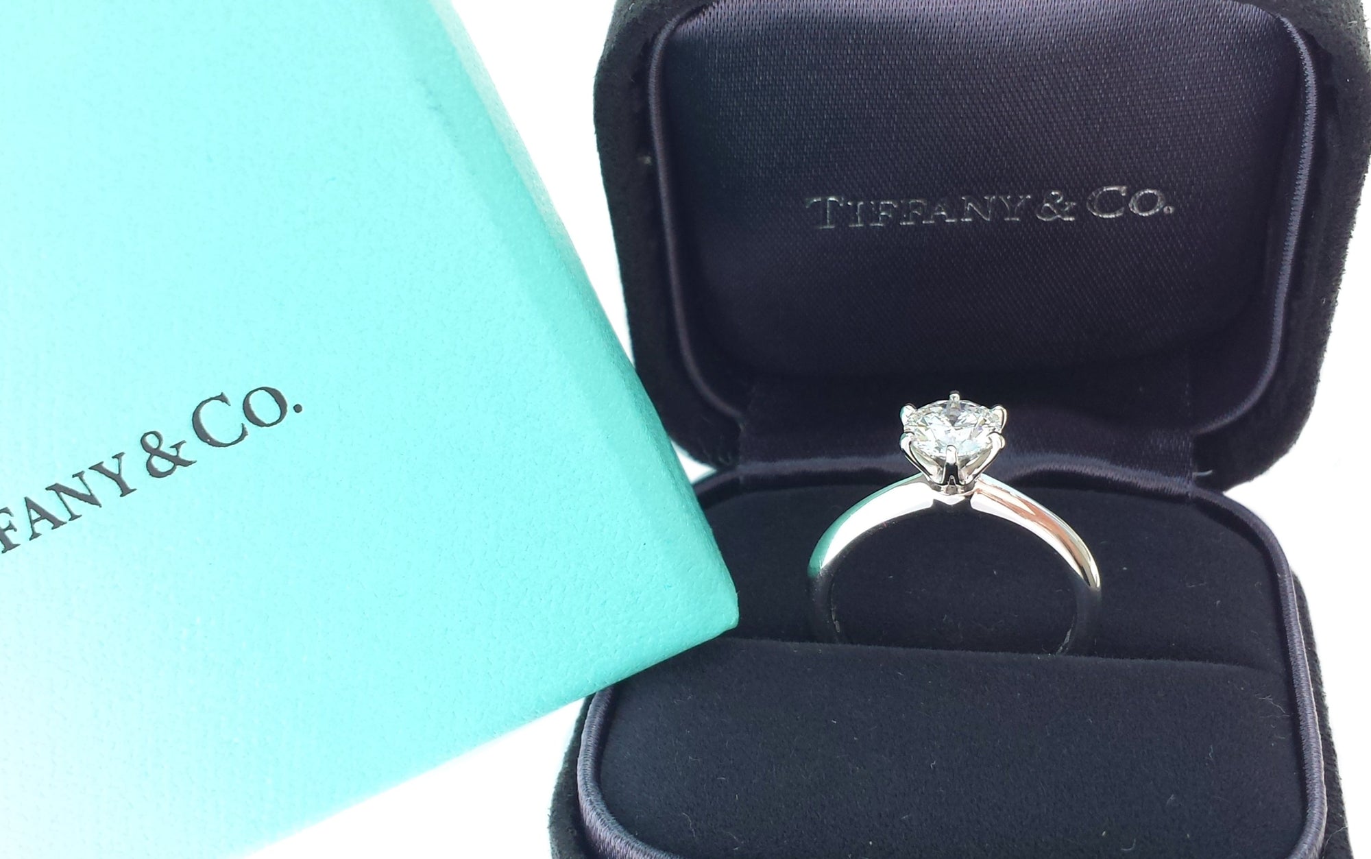 Tiffany & Co. 0.80ct G/VS1 Triple XXX Round Brilliant Diamond Engagement Ring in ring box