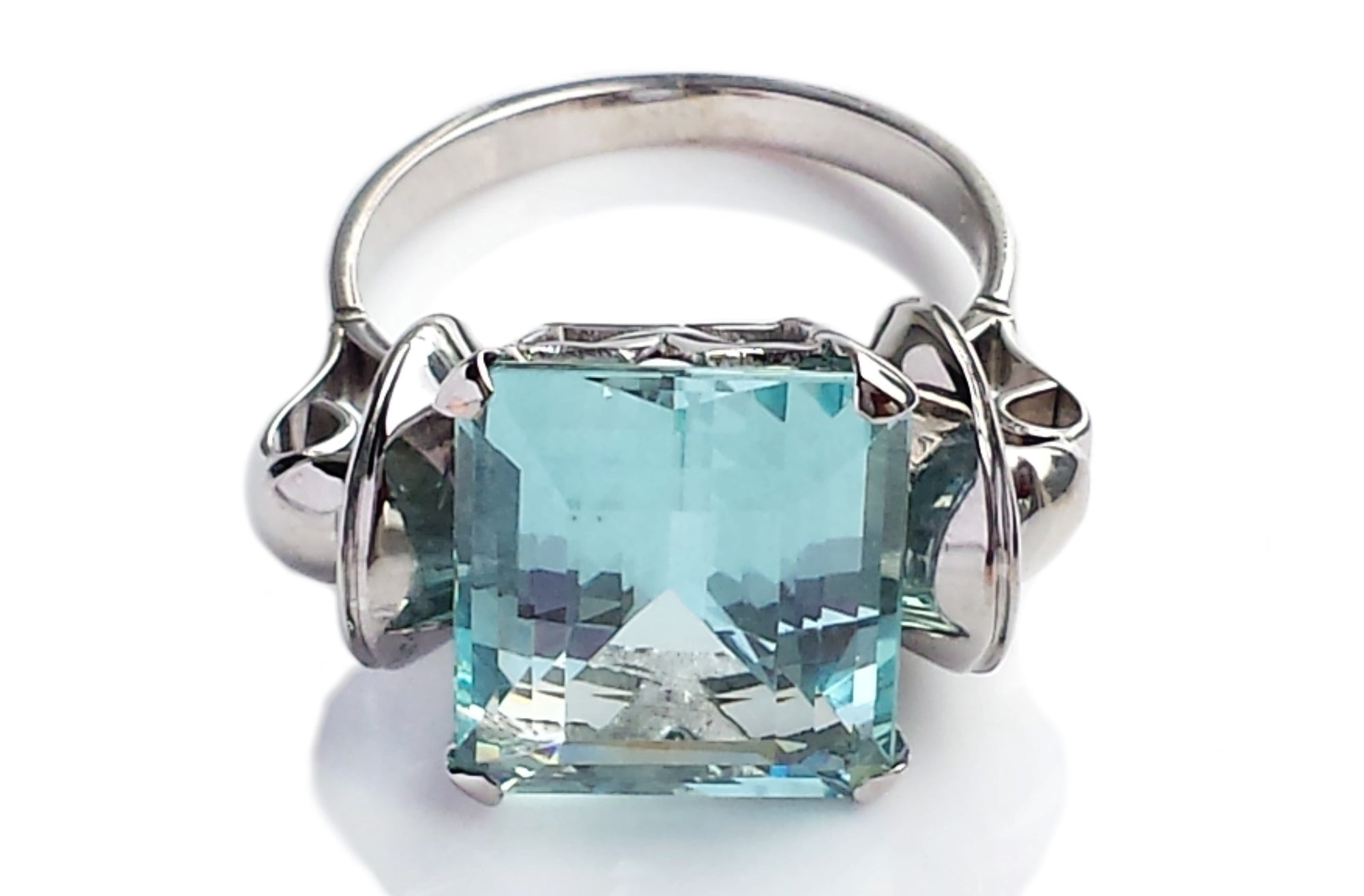 Vintage 1950s 9.0 carat Aquamarine Dress Ring