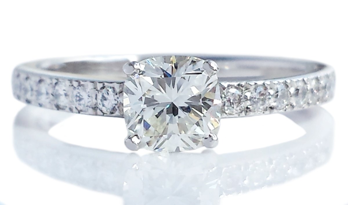 Tiffany & Co. 0.65tcw I/VS1 Triple XXX Novo Diamond Engagement Ring - Bloomsbury Manor Ltd
