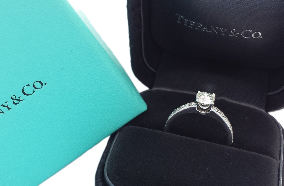 Tiffany & Co. 0.65tcw I/VS1 Triple XXX Novo Diamond Engagement Ring - Bloomsbury Manor Ltd