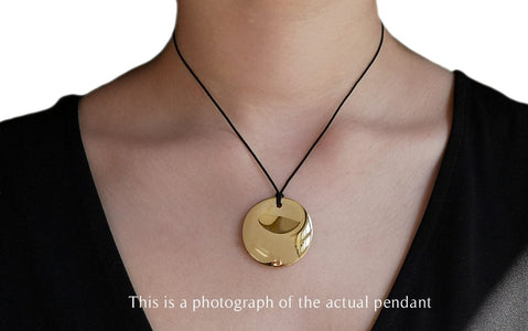 Tiffany & Co. Elsa Peretti Disc Pendant in 18k Gold – Medium - Bloomsbury Manor Ltd