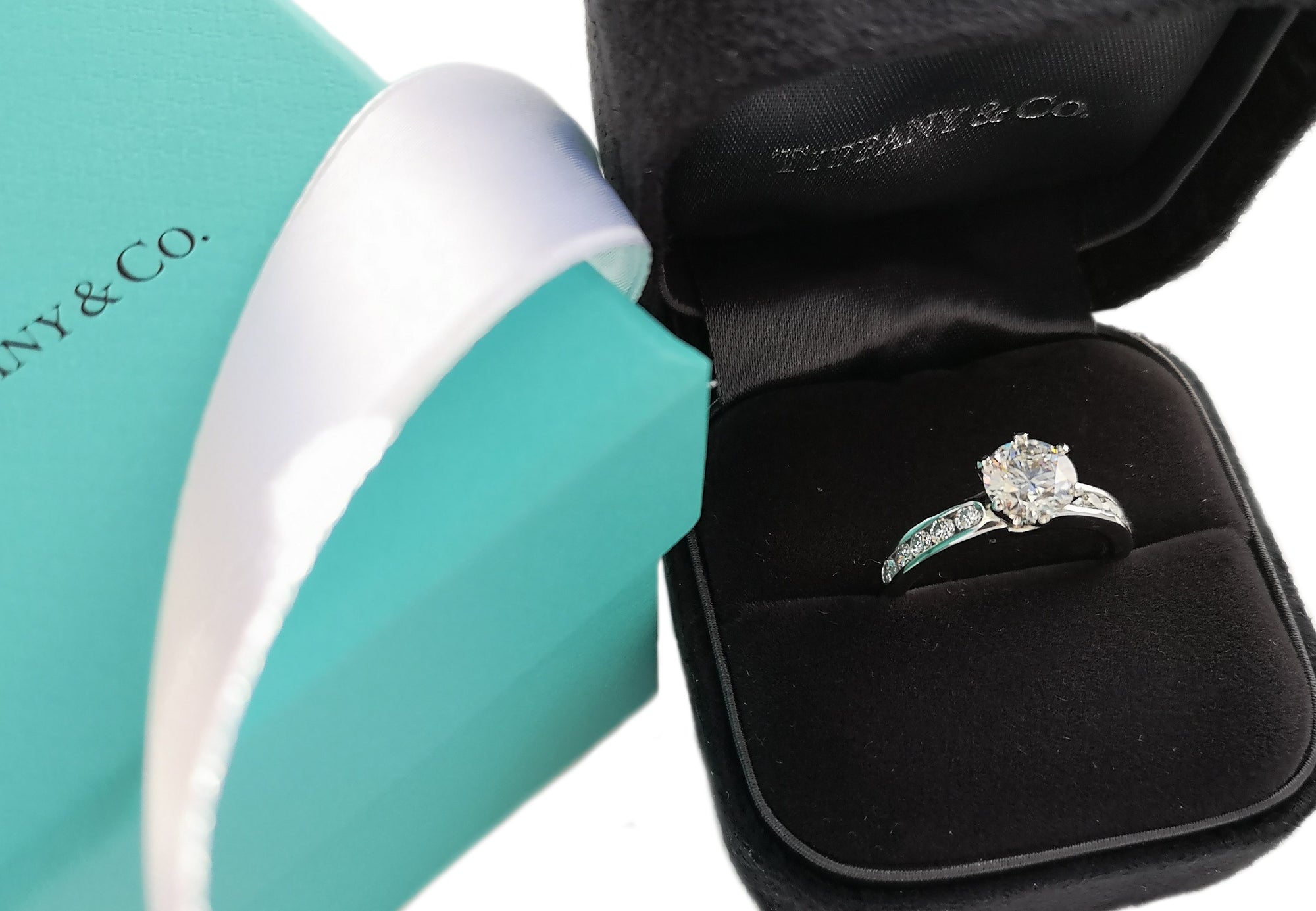 Tiffany & Co 1.34tcw E/VS1 Round Brilliant Cut Diamond Engagement Ring