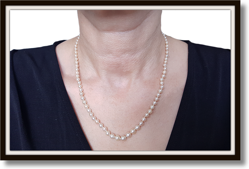 Vintage Pearl Graduated Hand knotted 18 in Cultured Pearl Necklace 9K Gold Clasp