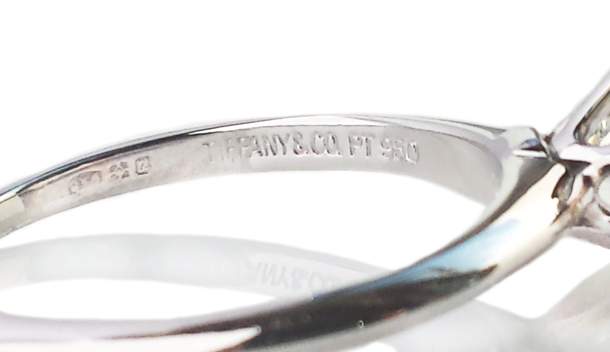 Tiffany & Co. 1.02ct H/VS1 Round Brilliant Cut Diamond Engagement Ring
