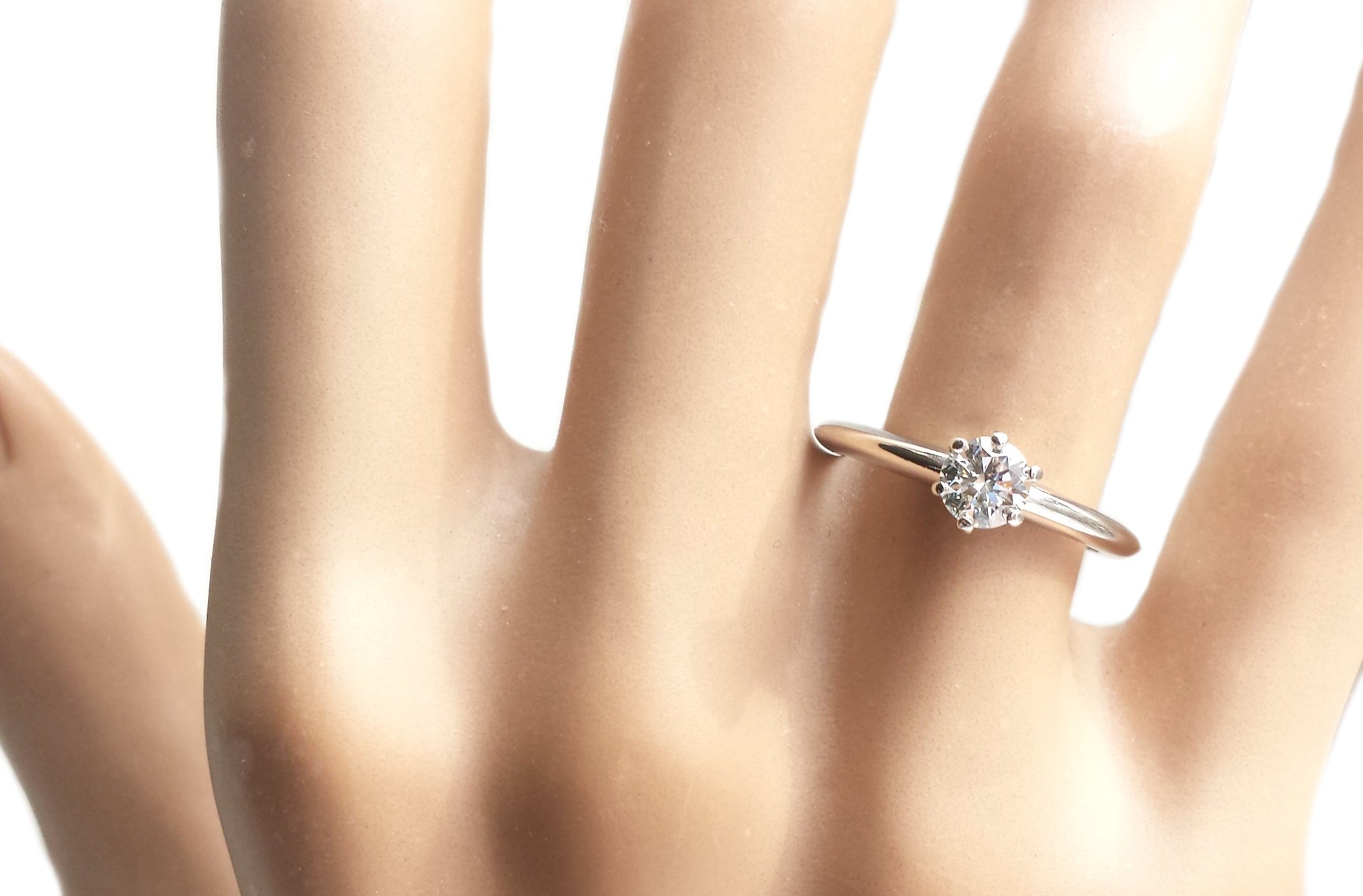 Tiffany & Co. 0.40ct I/VS2 Round Brilliant Diamond Engagement Ring