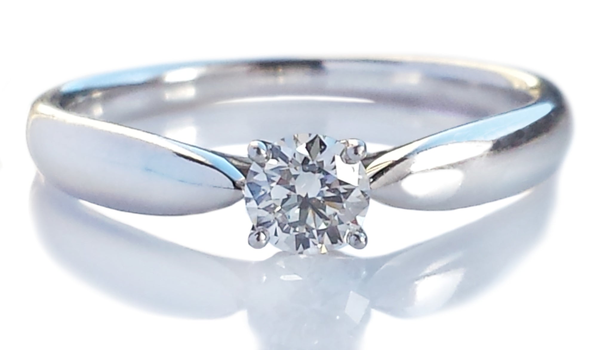 Tiffany & Co. 0.23ct H/VS Harmony Round Brilliant Diamond Engagement Ring
