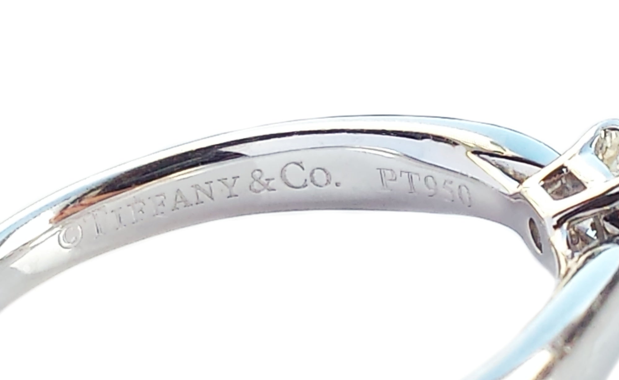 Tiffany & Co. 0.23ct H/VS Harmony Round Brilliant Diamond Engagement Ring
