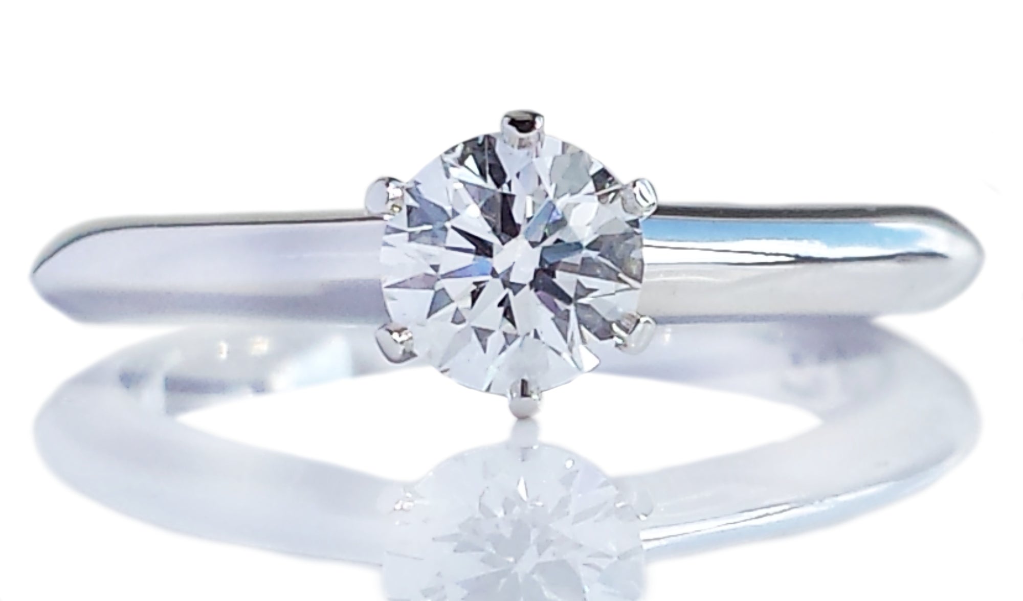 Tiffany & Co. 0.31ct G/VS Round Brilliant Cut Diamond Engagement Ring