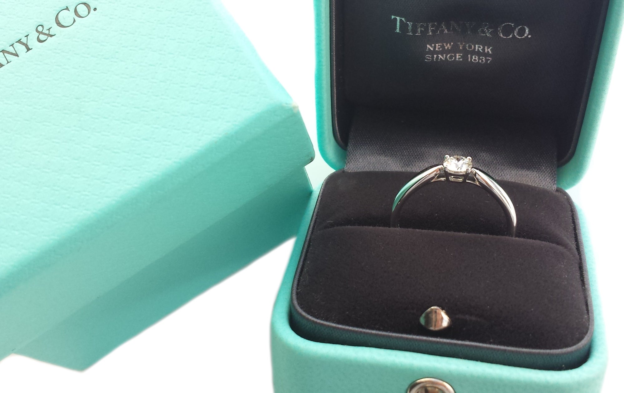 Tiffany & Co .26ct Triple XXX I/VS1 Harmony Round Brilliant Diamond Engagement Ring