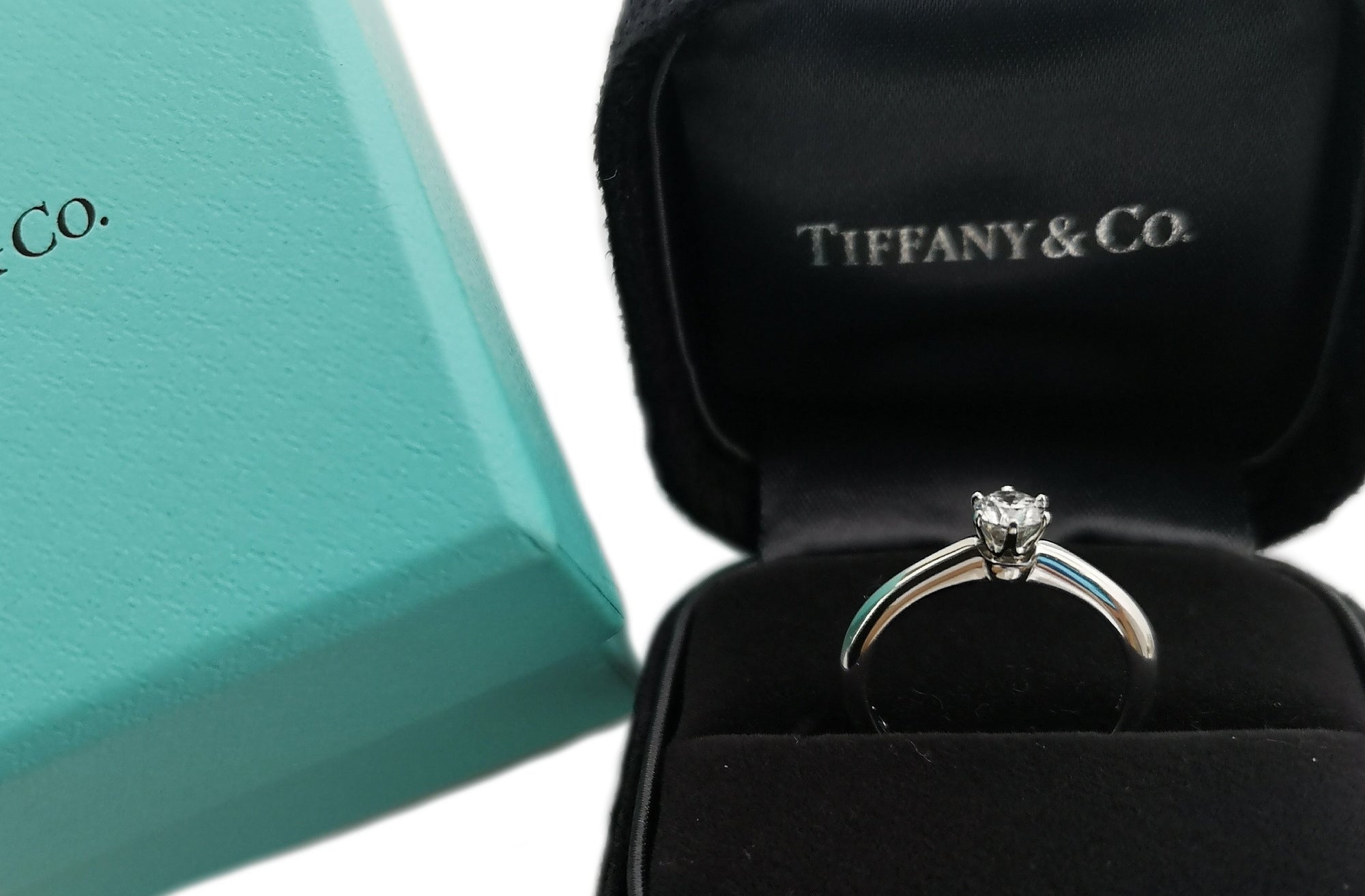 Tiffany & Co. 0.26ct E/VVS1 Round Brilliant Cut Diamond Engagement Ring