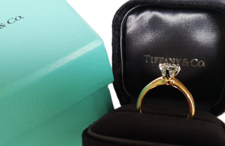 Tiffany & Co. 1.07ct E/VS2 Round Brilliant Diamond Engagement Ring in box