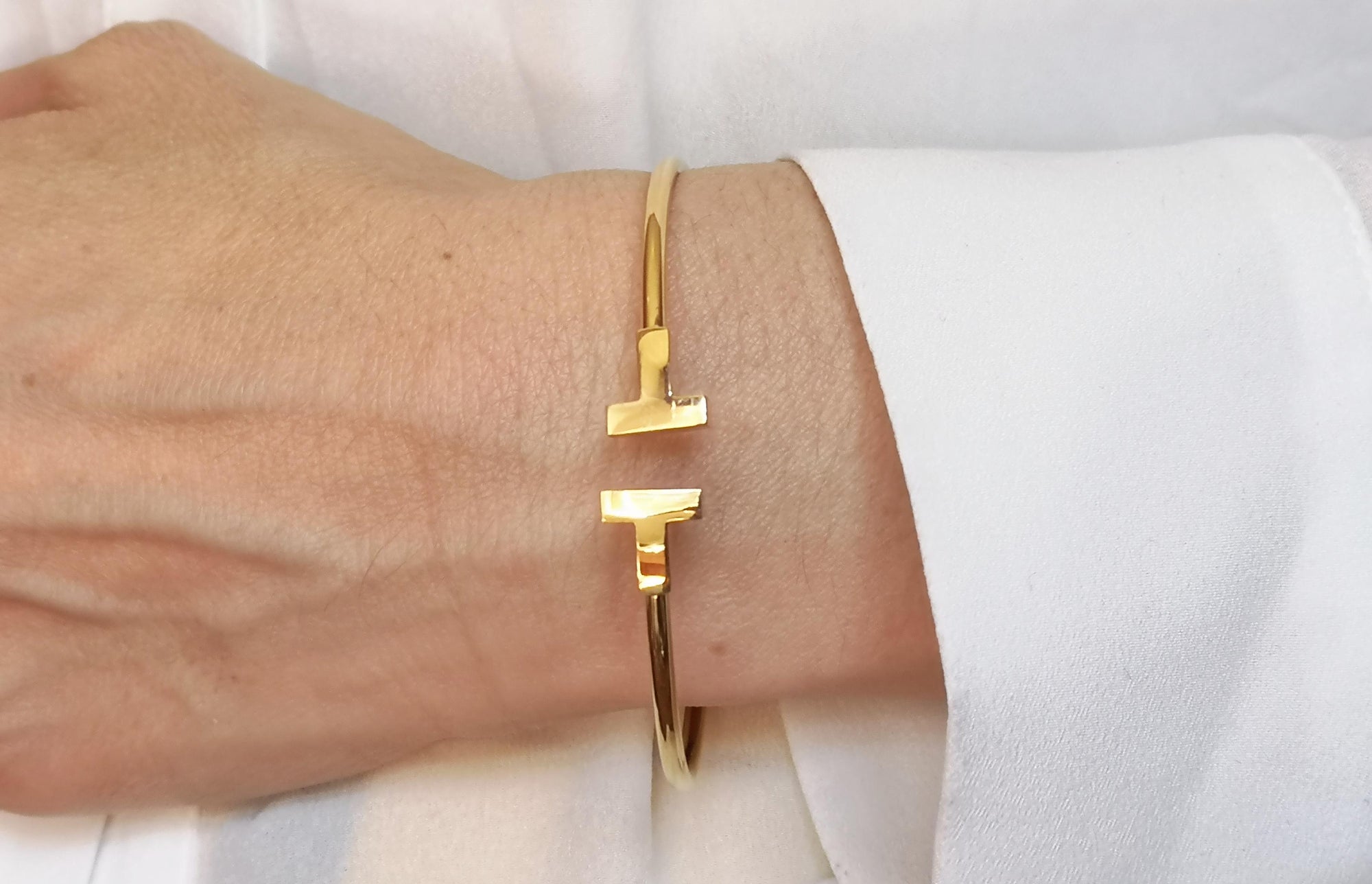 Tiffany T diamond double chain bracelet in 18k gold, medium. | Tiffany & Co.