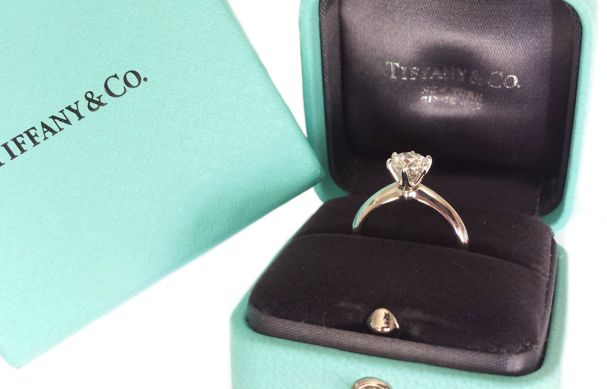 Tiffany & Co. 0.84ct I/VS2 Triple XXX Round Brilliant Diamond Engagement Ring