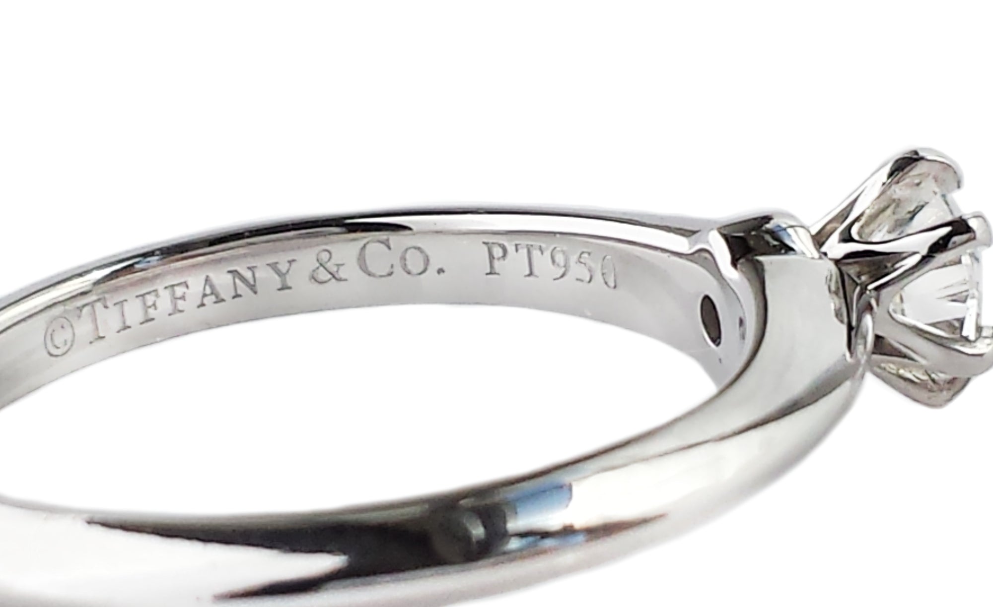 Tiffany & Co. 0.24ct I/VS2 Round Brilliant Diamond Engagement Ring