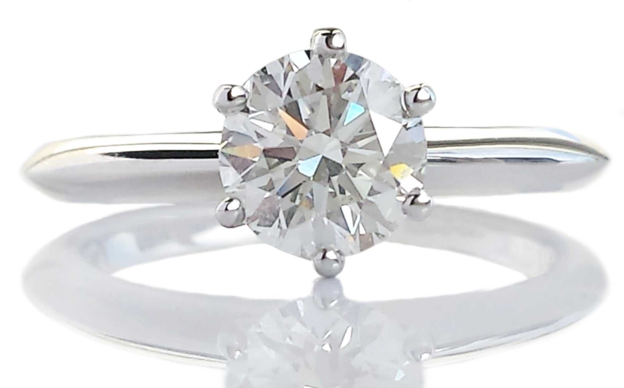 Tiffany & Co .90ct I/VVS2 Round Brilliant Cut Diamond Engagement Ring