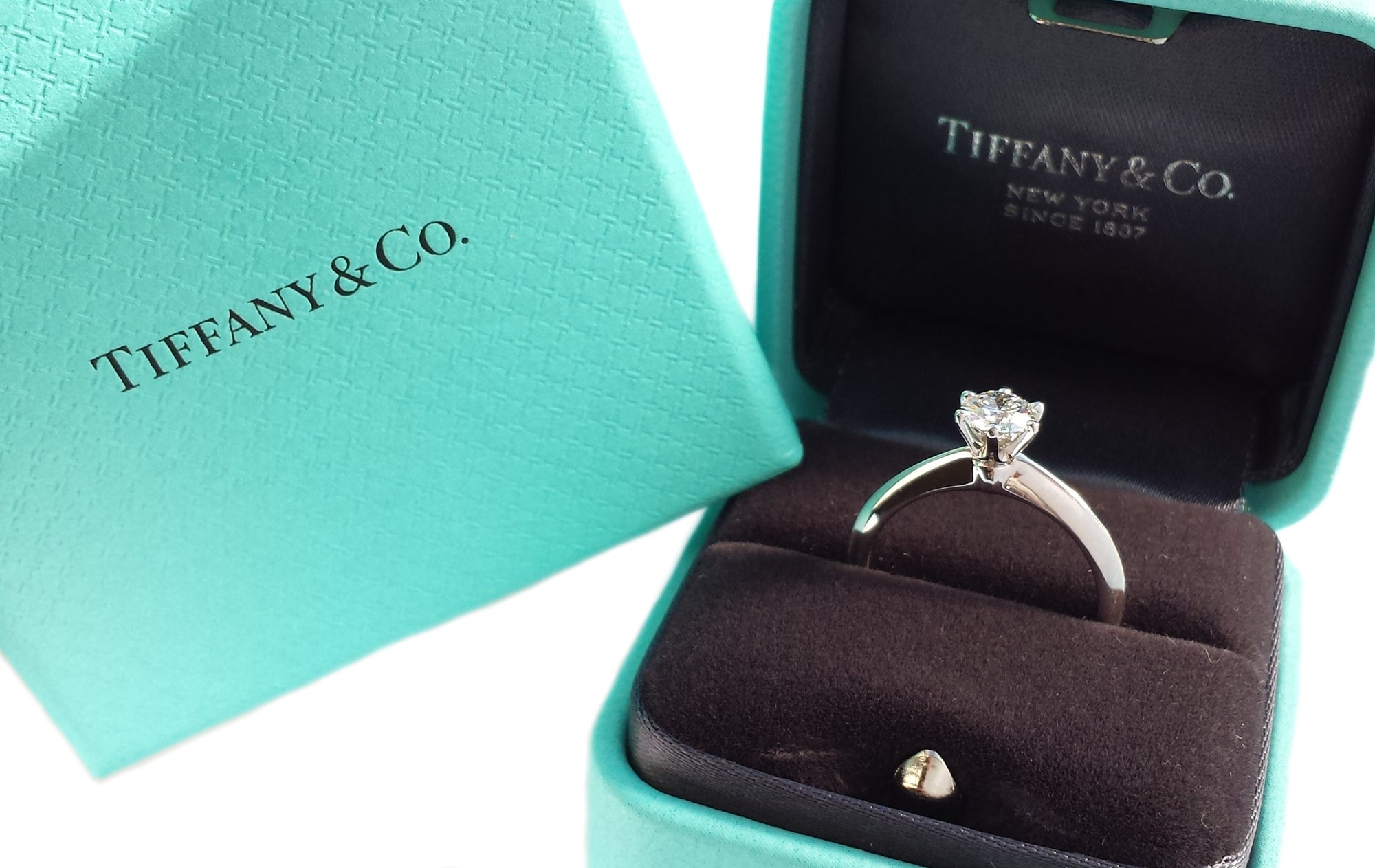 Tiffany & Co. 0.54ct G/VVS1 Round Brilliant Diamond Engagement Ring