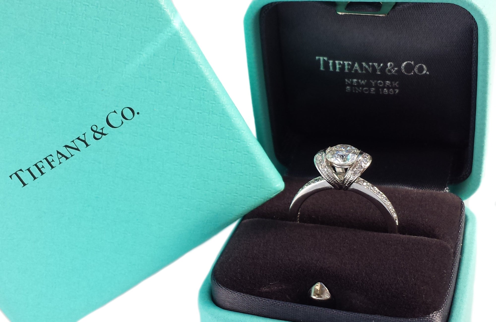 Tiffany & Co. 1.41tcw G/VS2 Ribbon Round Brilliant Cut Diamond Engagement Ring