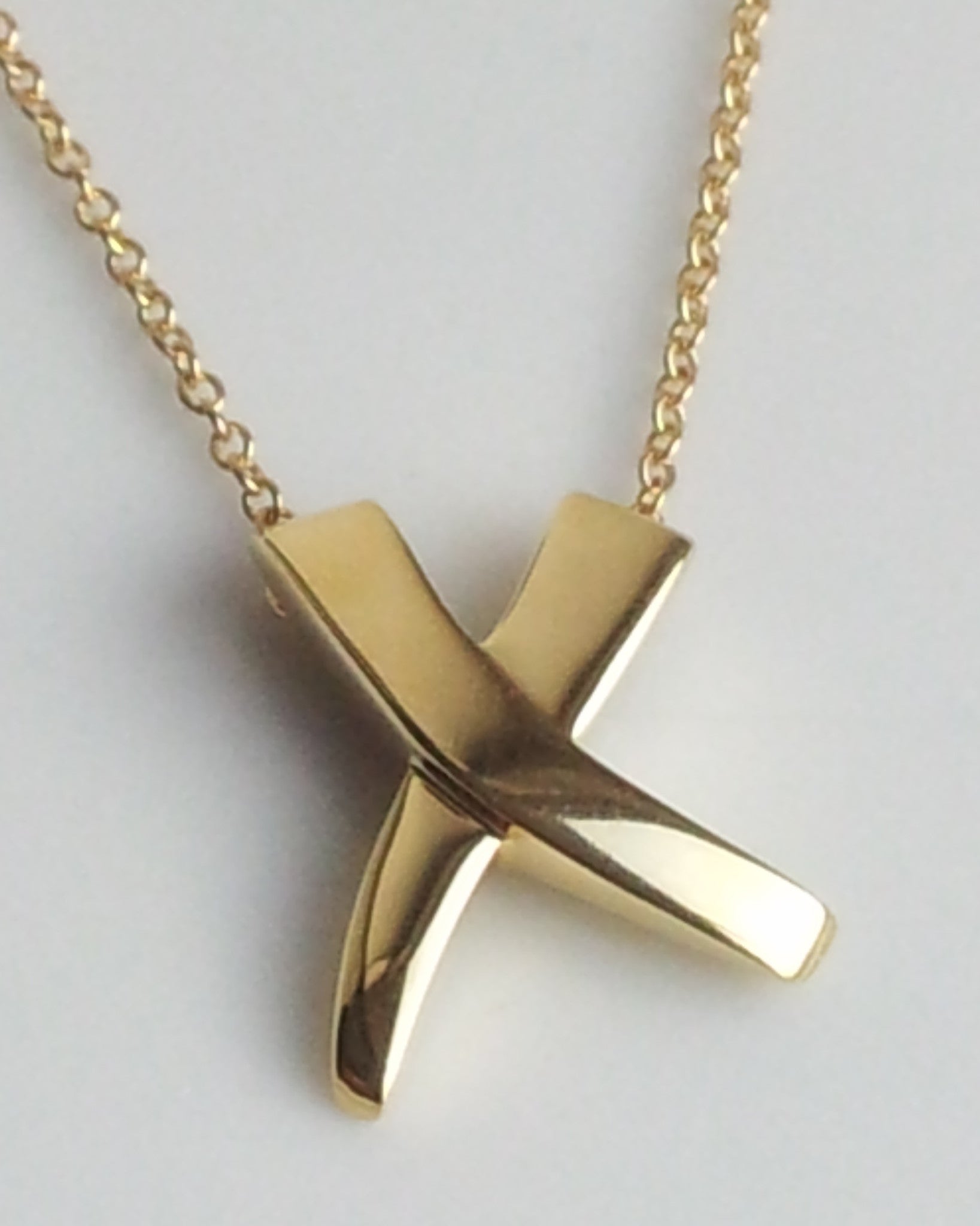Tiffany & Co. 18K Gold 'Kiss X' Paloma Picasso Pendant on 16 inch chain necklace