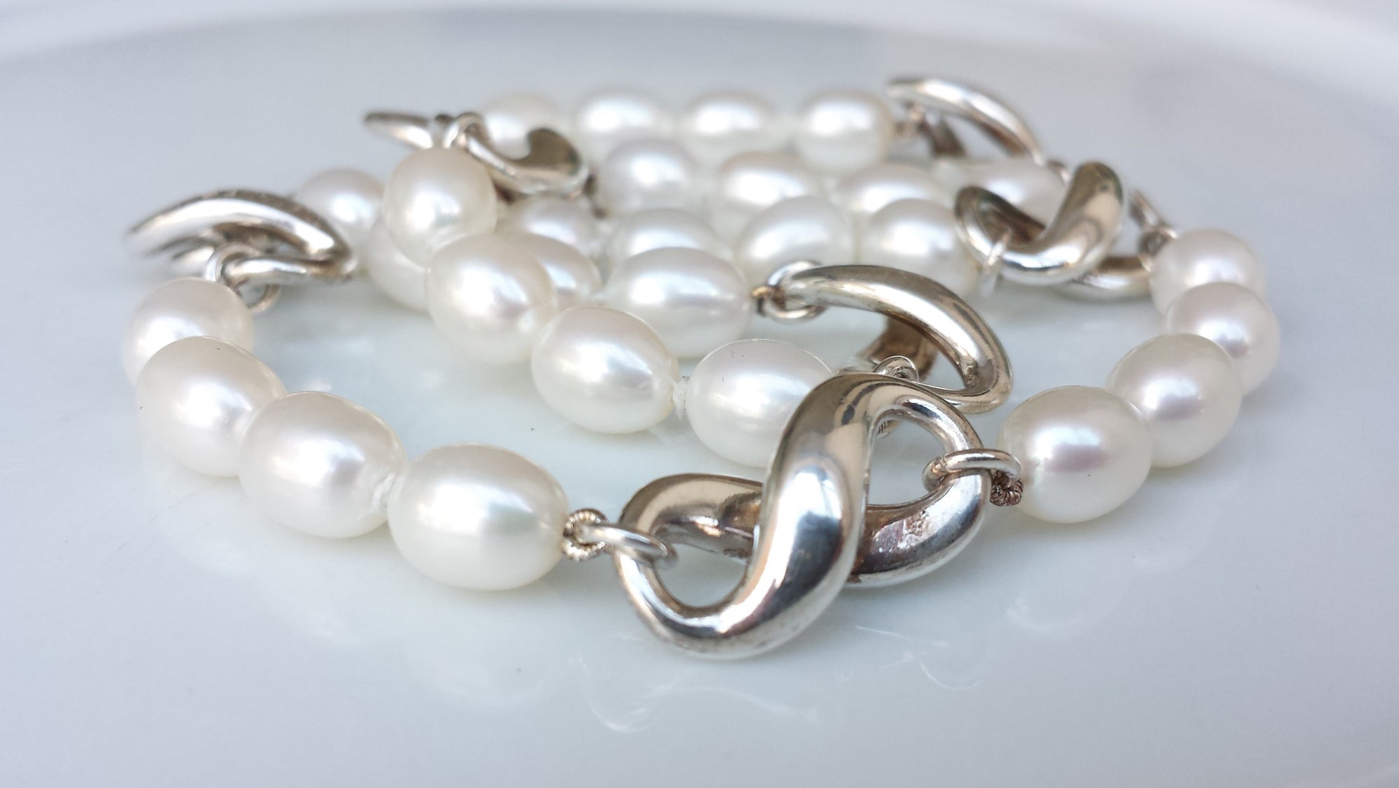 Tiffany & Co. Freshwater Pearl & Sterling Silver 16 inch Infinity (8) Necklace