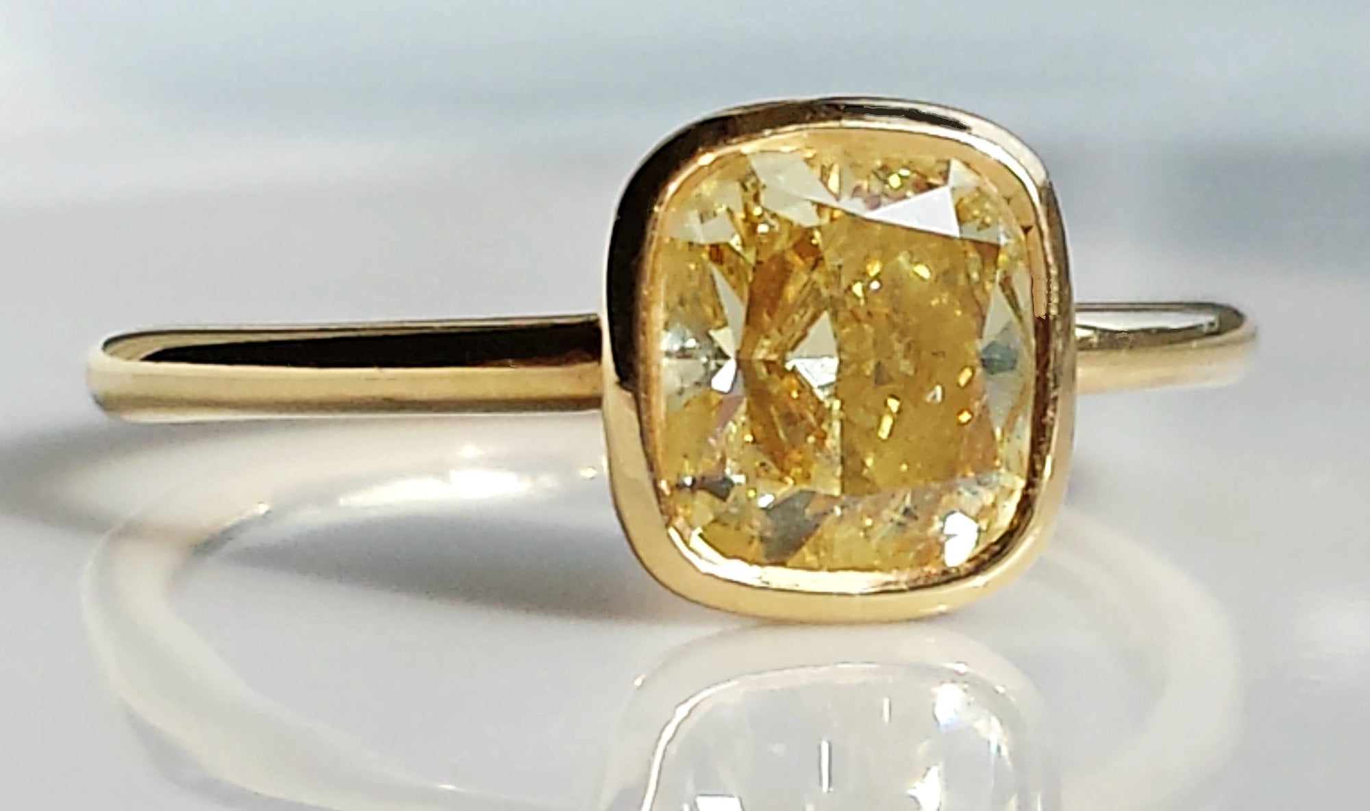 Tiffany & Co. 1.40ct 'Fancy Yellow' Cushion Cut Diamond Engagement Ring FI / VS1