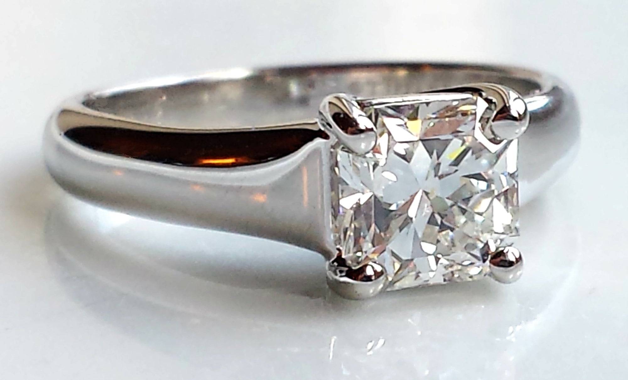 Tiffany & Co. 0.92ct G / VVS2 'Lucida' Diamond Engagement Ring