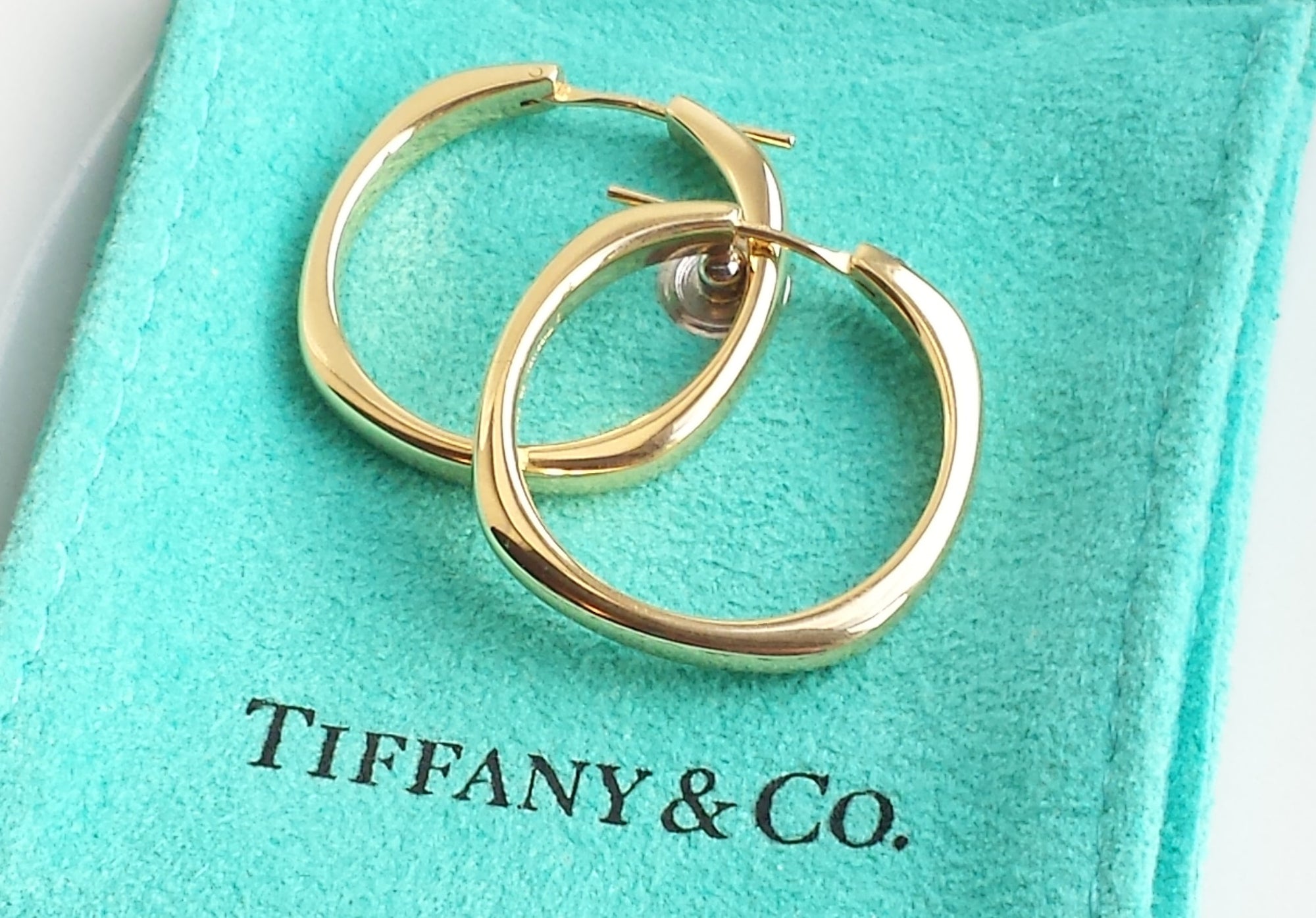 Tiffany & Co. Vintage 18k Yellow Gold Large Hoop Earrings 25mm diameter